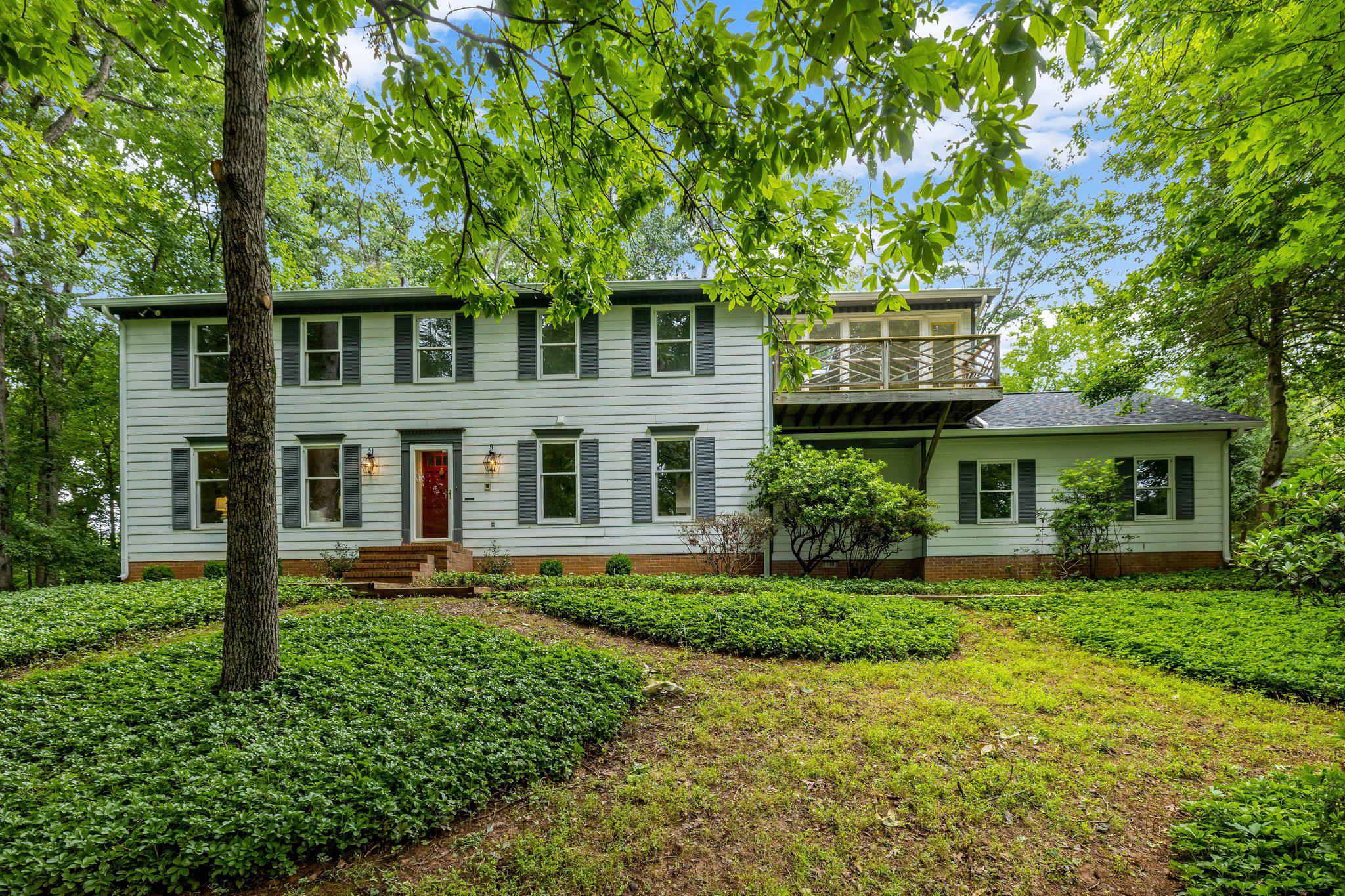 1132 Springvale Road Great Falls, VA 22066 - Photo 3 of 81 Great value, great location in Great Falls.