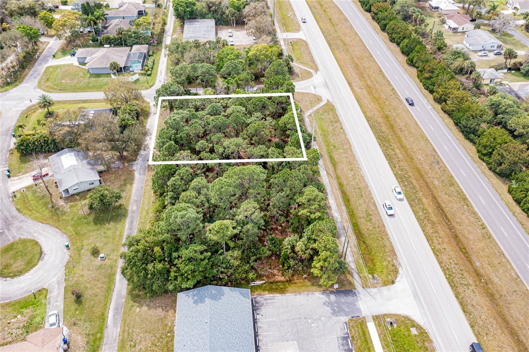 789 Sebastian Boulevard Sebastian, FL 32958 - Photo 6 of 14 a view of a swimming pool with a garden