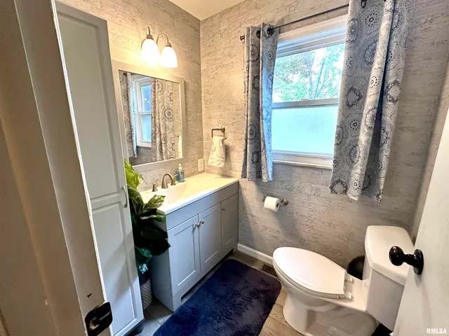 $217,900 | 1 Estate Drive, Centralia, IL 62801