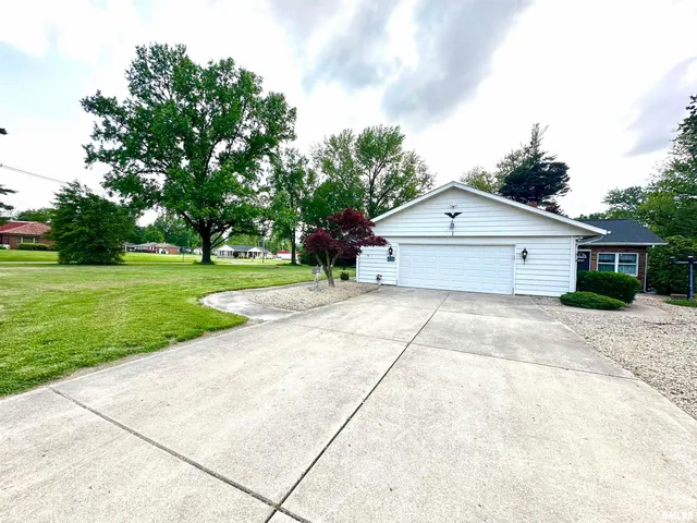 $217,900 | 1 Estate Drive, Centralia, IL 62801