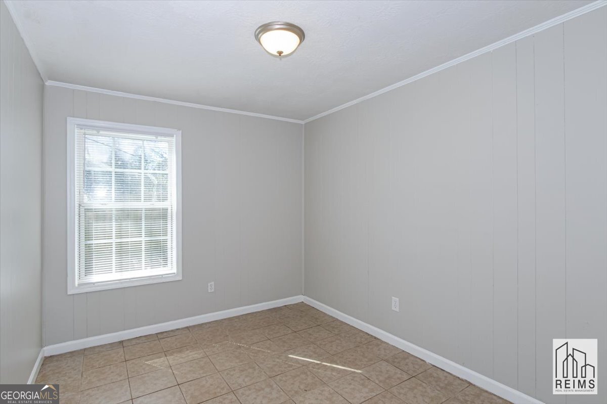 1232 12th Street, Unit D Augusta, GA 30901 - Photo 21 of 27 an empty room with a window