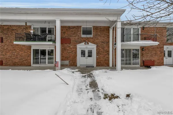 $199,900 | 335 South Cayuga Road, Unit B, Amherst, NY 14221