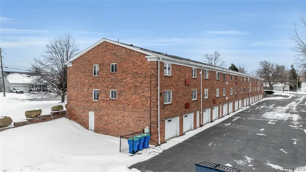 $199,900 | 335 South Cayuga Road, Unit B, Amherst, NY 14221