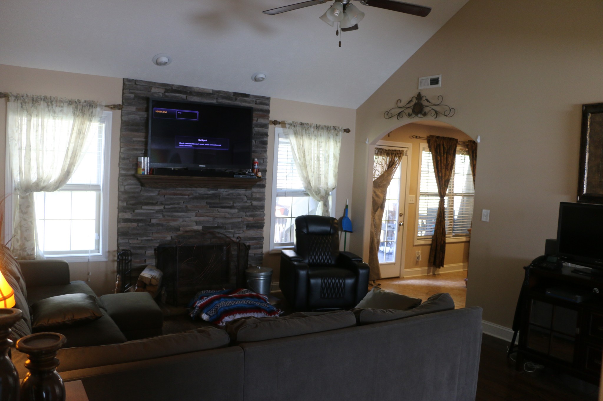 2548 Floyd Road Clarksville, TN 37042 - Photo 4 of 24 Gallery Image 4