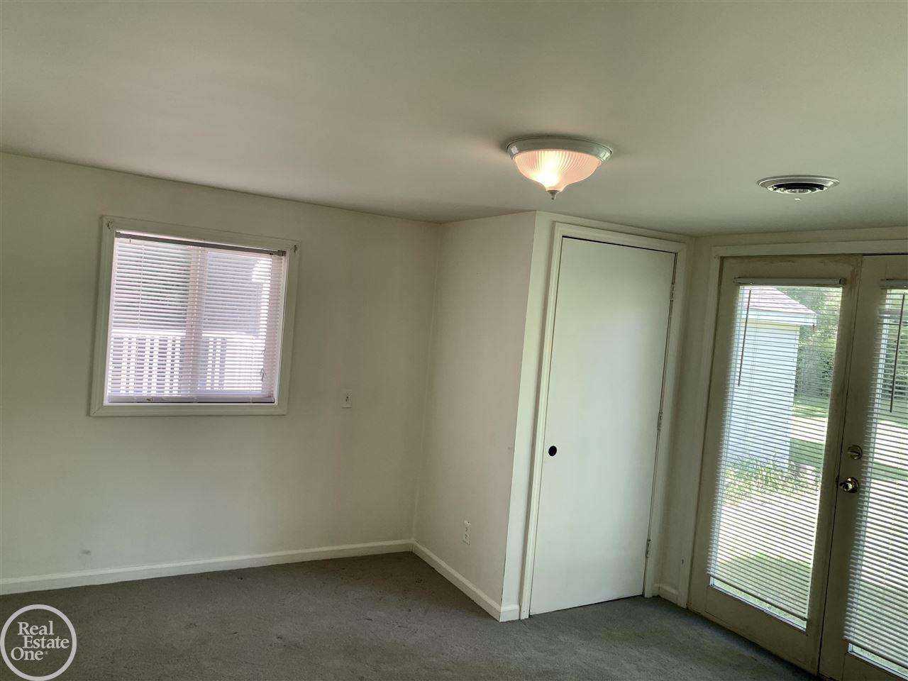 2715 Michigan Road Port Huron, MI 48060 - Photo 18 of 25 50045815-17.JPG