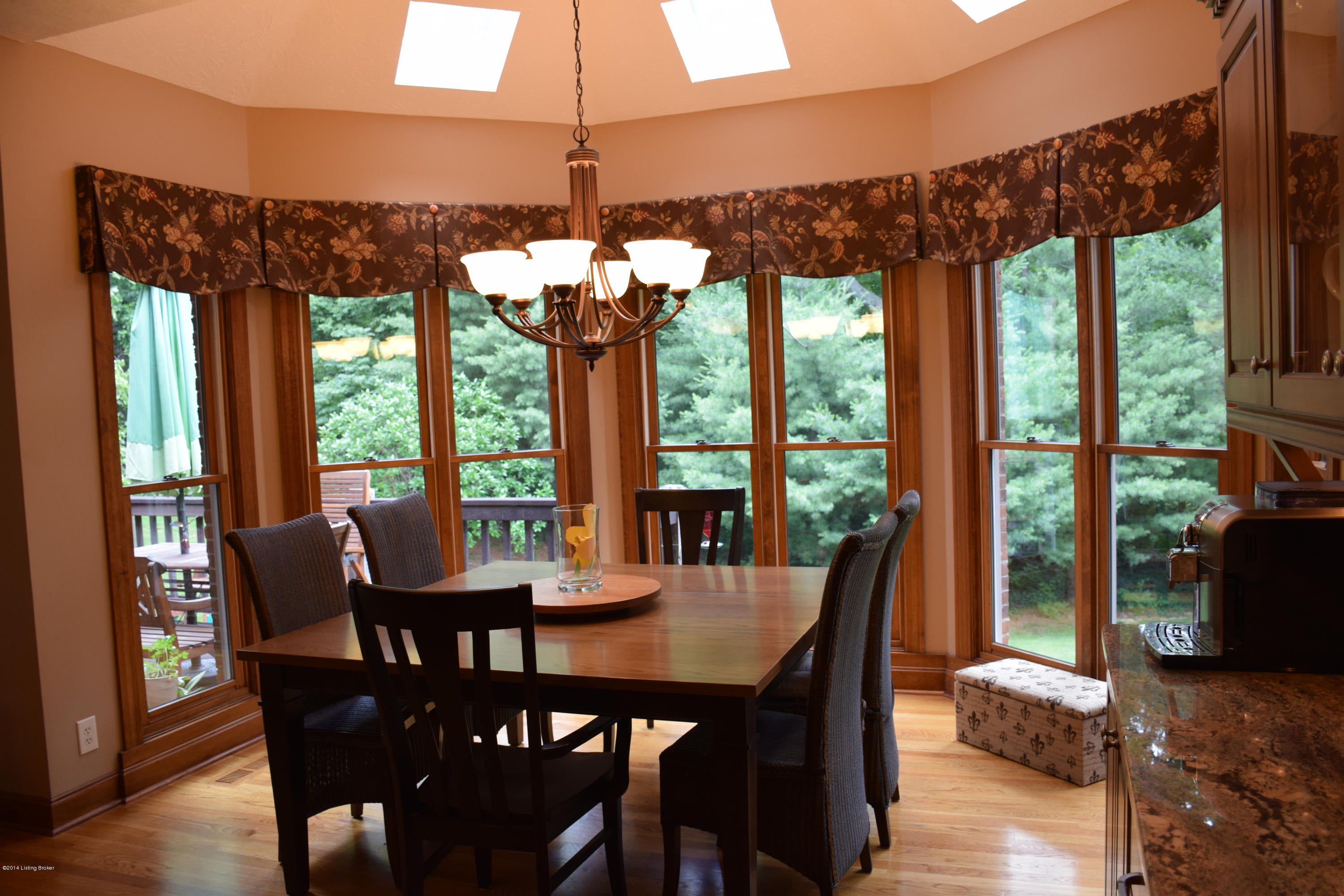 7513 Turner Ridge Road Crestwood, KY 40014 - Photo 4 of 38 The eat in portion of the kitchen is the perfect spot for finishing homework or sharing a family meal.