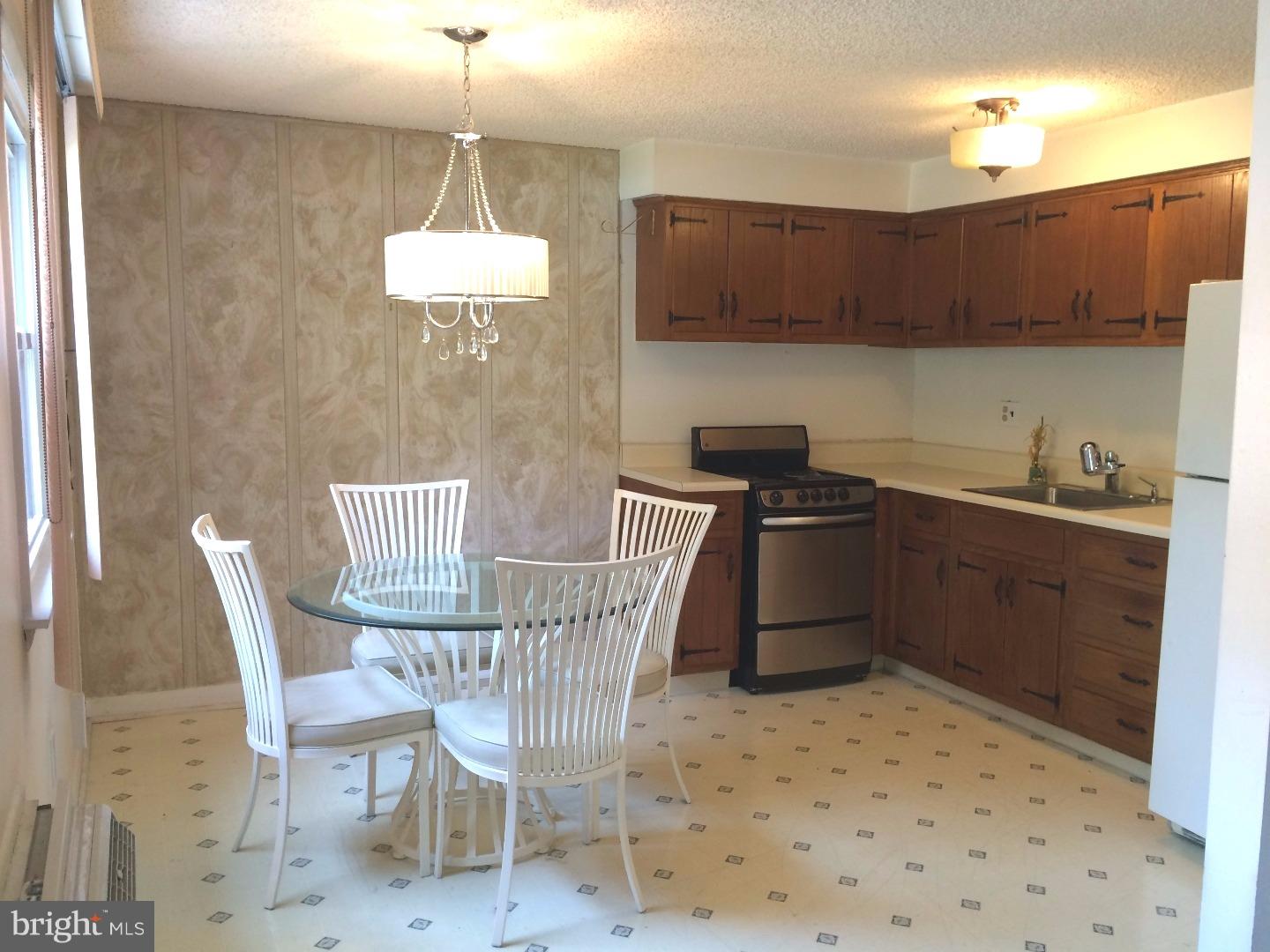 13 A Sunnybrook Road Stratford, NJ 08084 - Photo 2 of 12 Kitchen