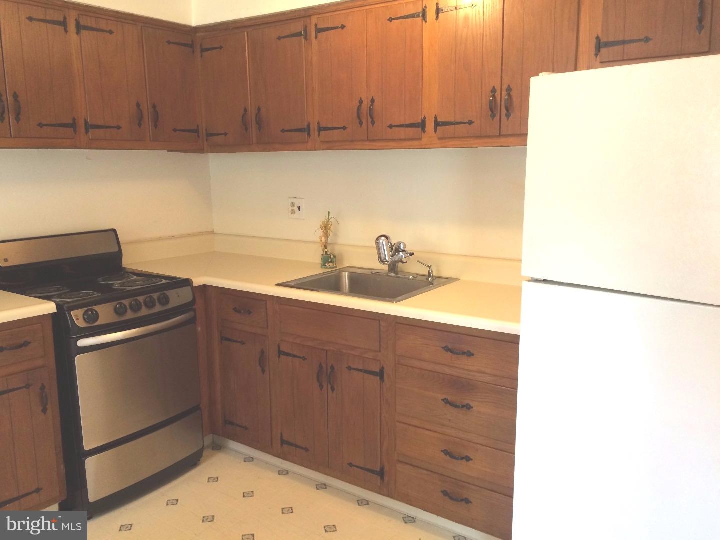 13 A Sunnybrook Road Stratford, NJ 08084 - Photo 3 of 12 Kitchen