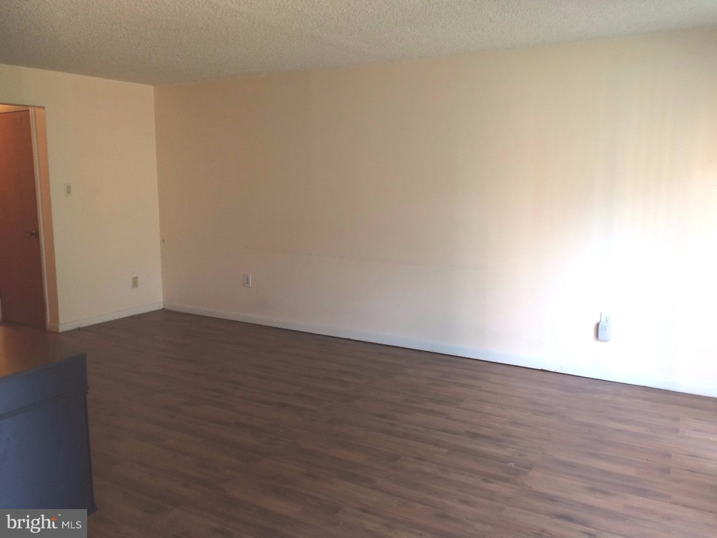 13 A Sunnybrook Road Stratford, NJ 08084 - Photo 6 of 12 Living Room