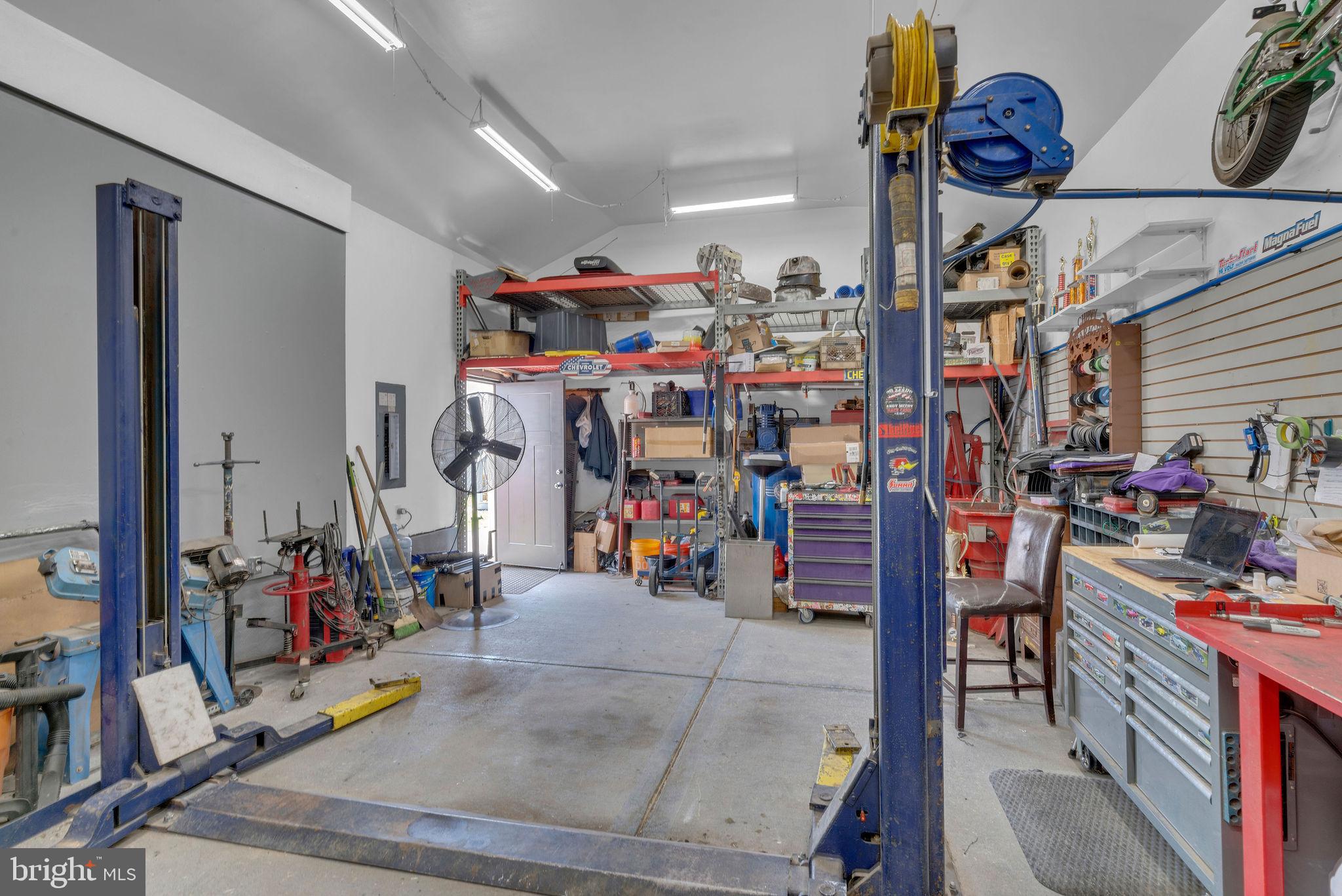 15 Bolton Road Hamilton, NJ 08610 - Photo 24 of 32 Car lovers dream! 17 x 32 Heated Garage w/ Lift