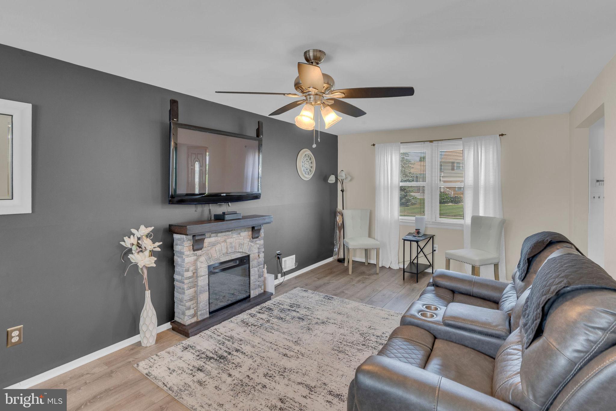 15 Bolton Road Hamilton, NJ 08610 - Photo 5 of 32 Living Room