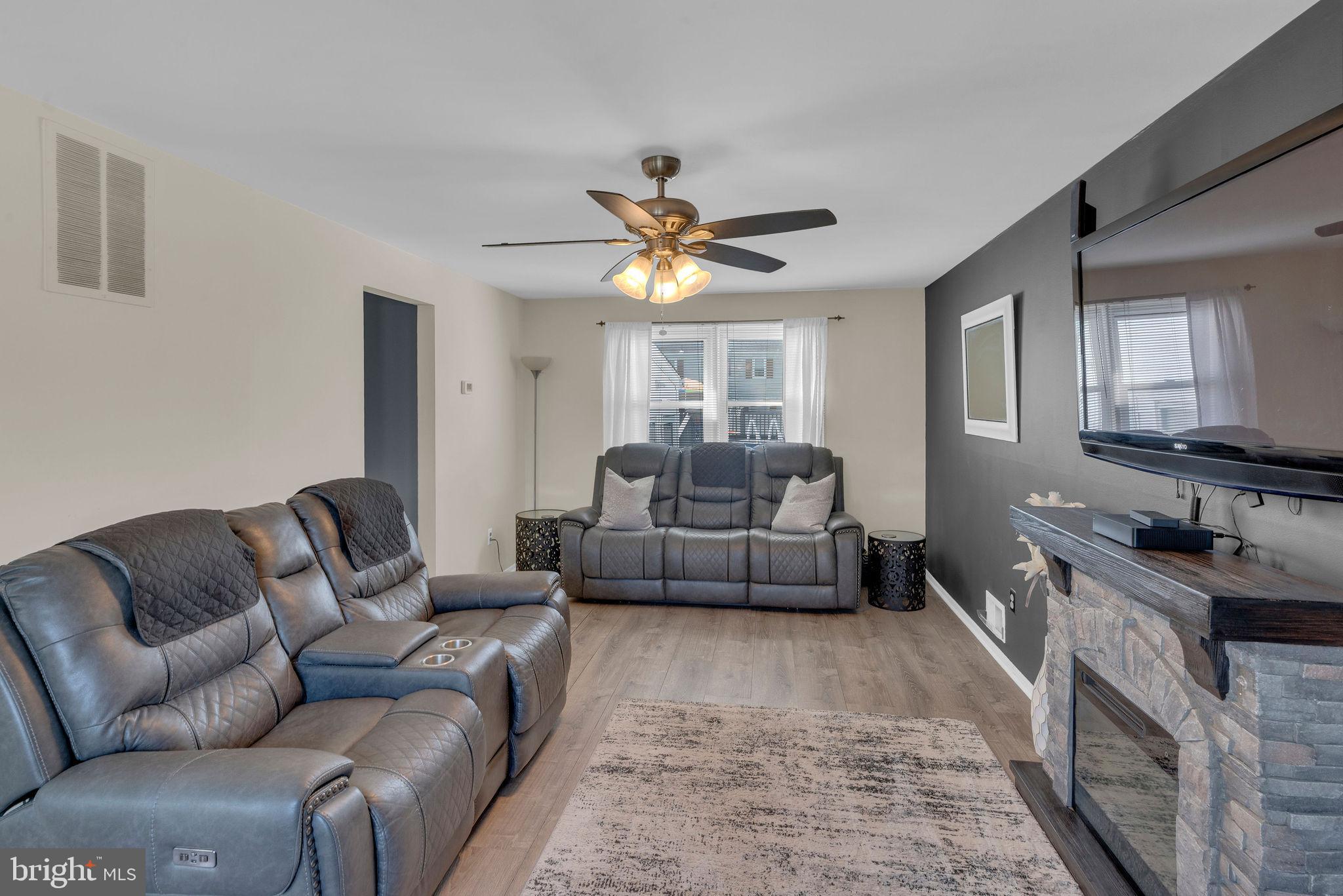 15 Bolton Road Hamilton, NJ 08610 - Photo 7 of 32 Modern living space with cozy ambiance.