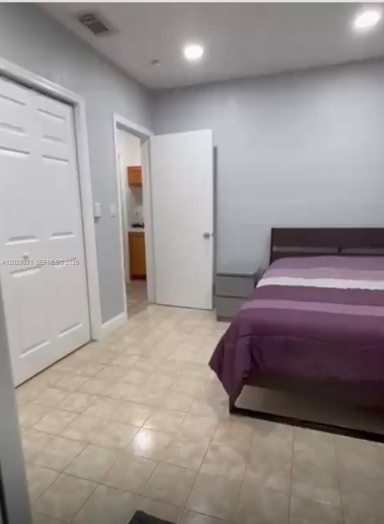 570 West 46th Place, Unit B Hialeah, FL 33012 - Photo 3 of 7