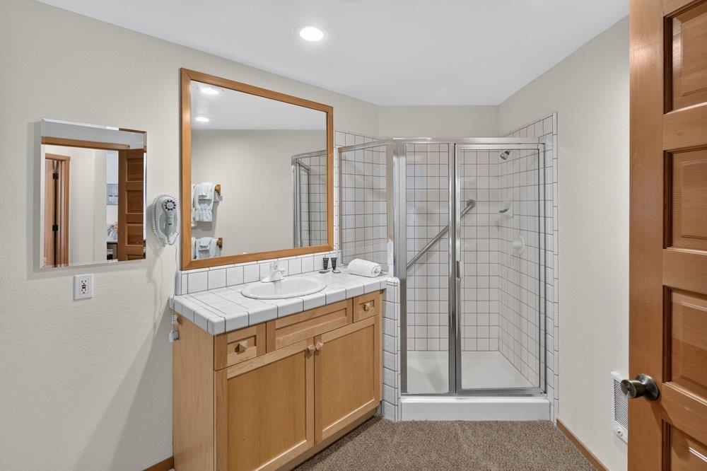 201 Shirley Cyn Road, Unit 708 Olympic Valley, CA 96146 - Photo 14 of 28 Gallery Image 14