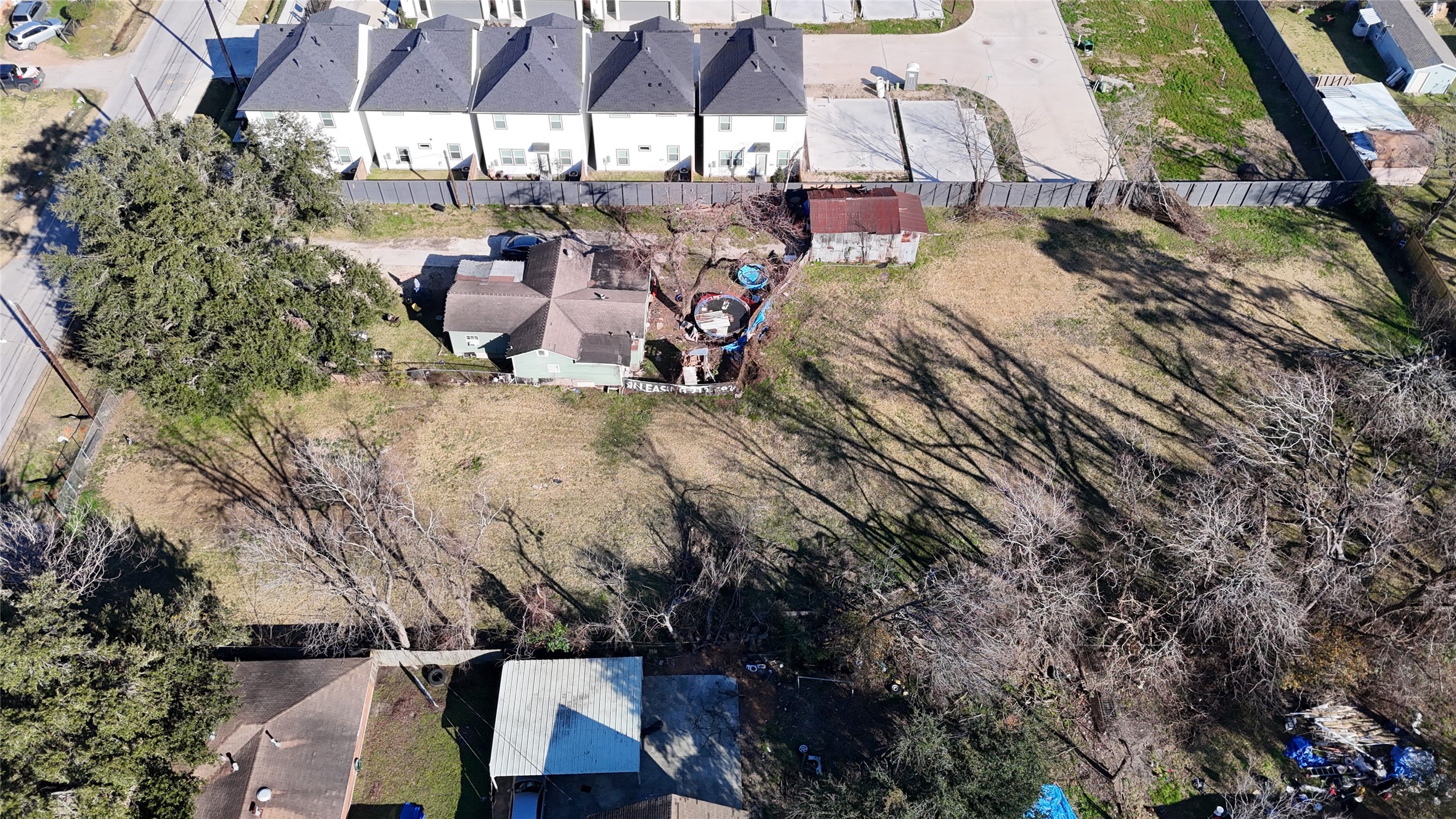 40 Dipping Lane Houston, TX 77076 - Photo 4 of 17 a view of a backyard with sitting area
