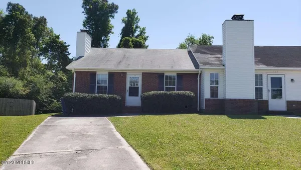 $1,075 | 122 Creekview Drive, Jacksonville, NC 28540