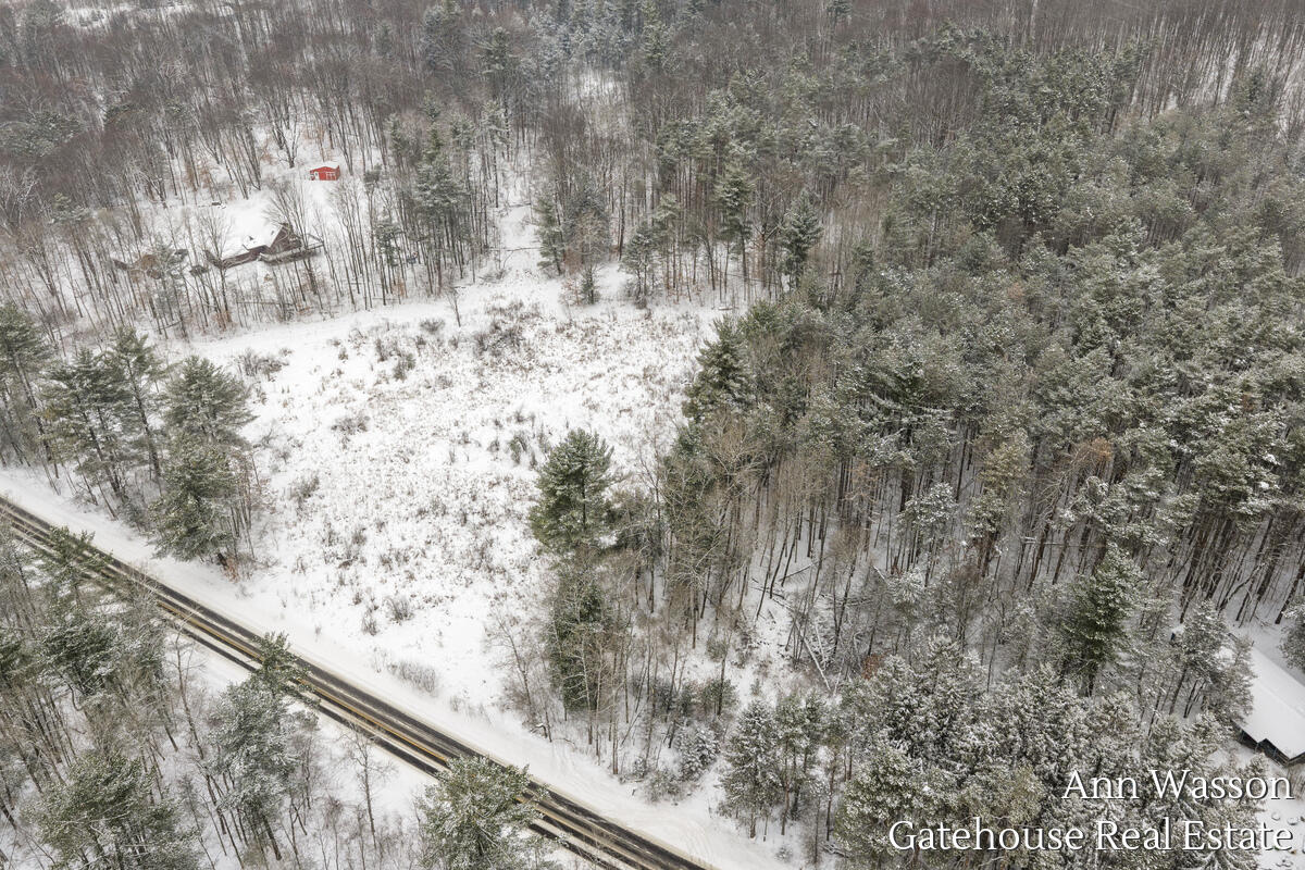 8 8 Mile Road Stanwood, MI 49346 - Photo 4 of 6 1000021120