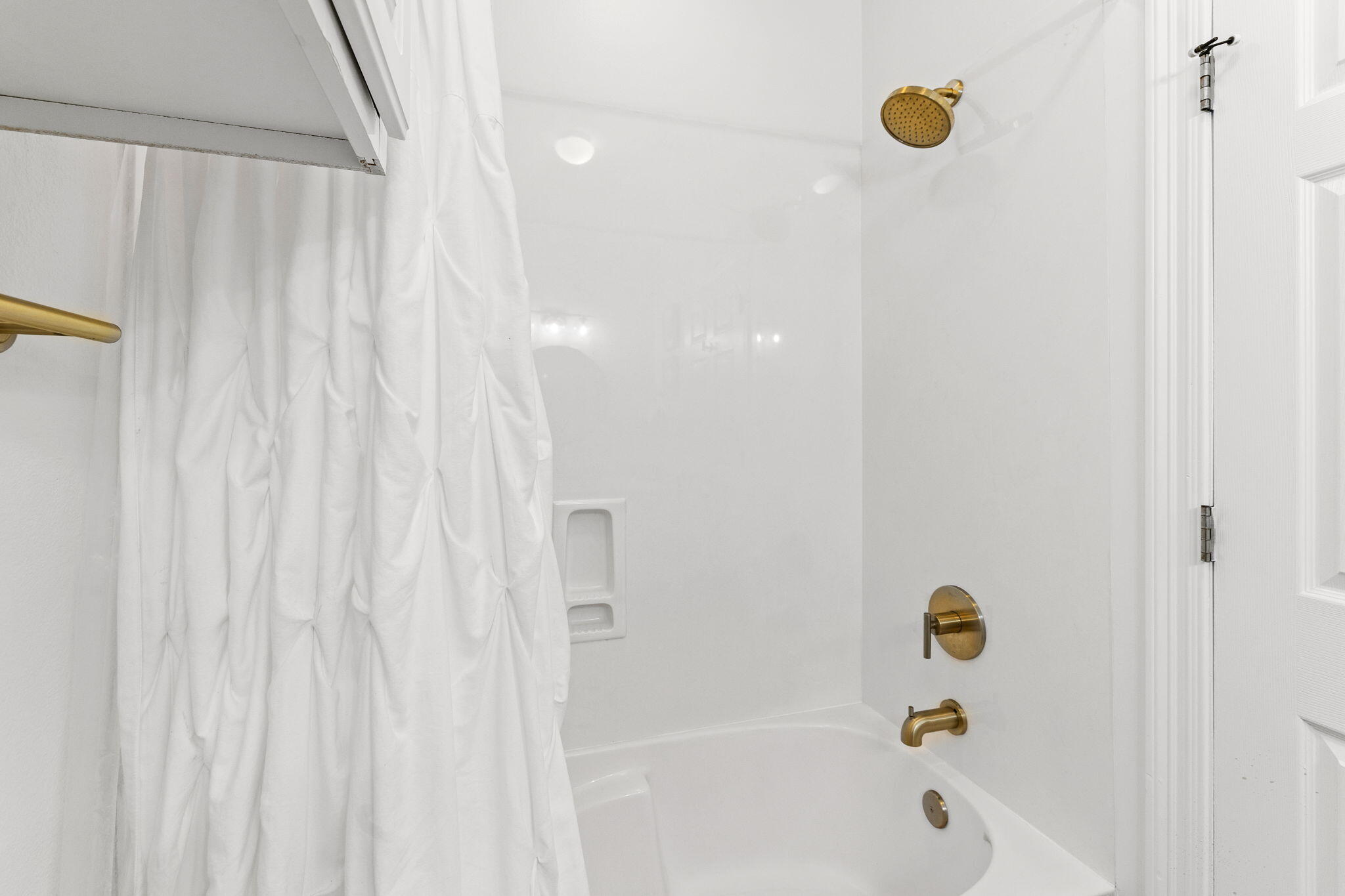 61 West Seacrest Beach Blvd Inlet Beach Inlet Beach, FL 32461 - Photo 28 of 47 a bathroom with a shower