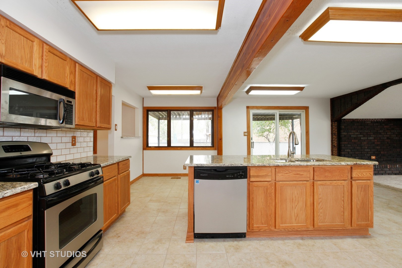241 Seabury Road Bolingbrook, IL 60440 - Photo 4 of 9