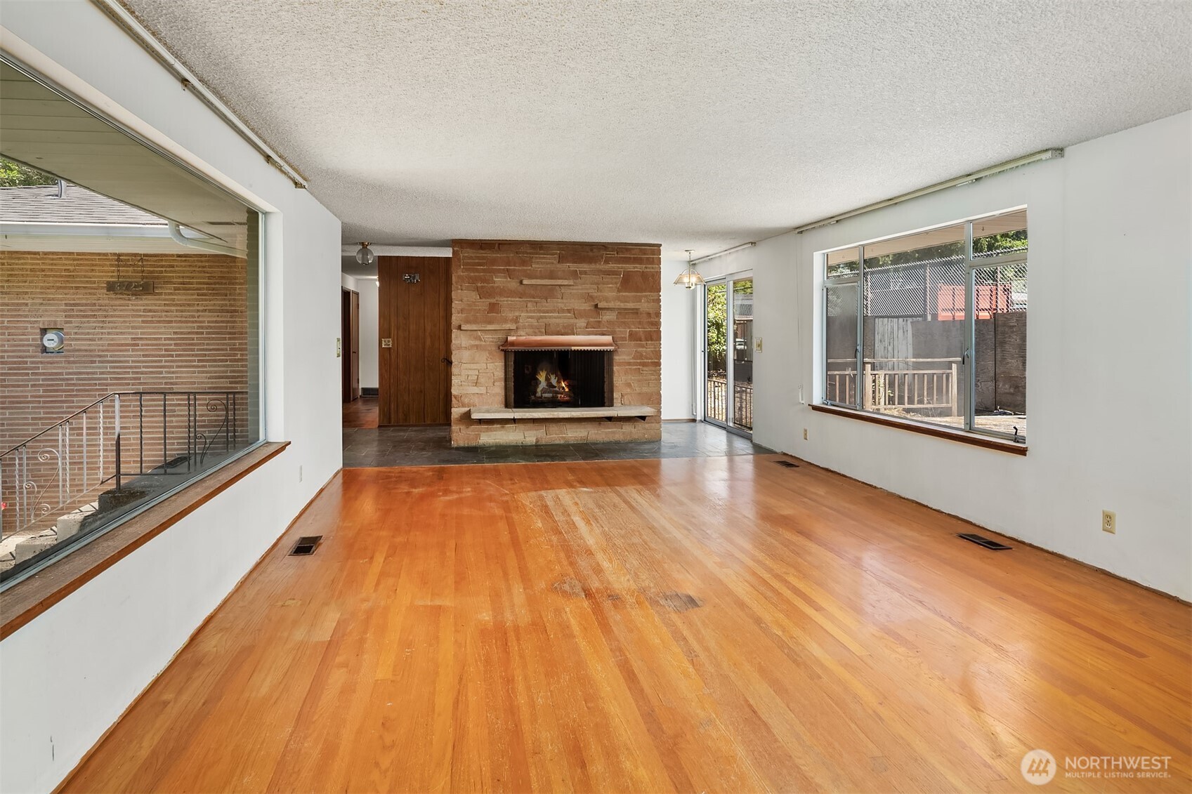 8725 Maple Lane Edmonds, WA 98026 - Photo 8 of 28