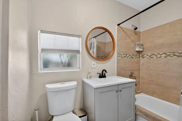 $8,450 | 404 South M Street, Unit 1, Lake Worth Beach, FL 33460