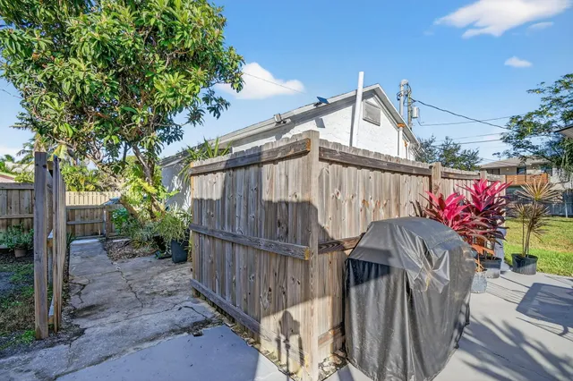 $8,450 | 404 South M Street, Unit 1, Lake Worth Beach, FL 33460