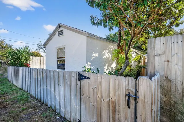 $8,450 | 404 South M Street, Unit 1, Lake Worth Beach, FL 33460