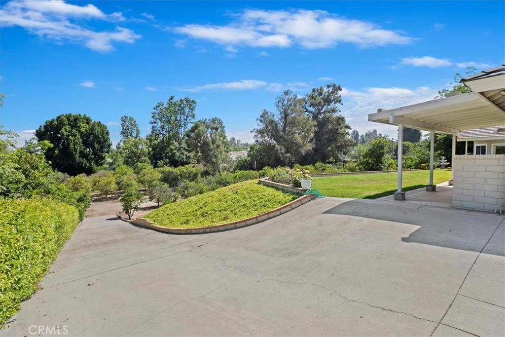 1507 Weston Way Riverside, CA 92506 - Photo 51 of 55 a view of a playground with basketball court