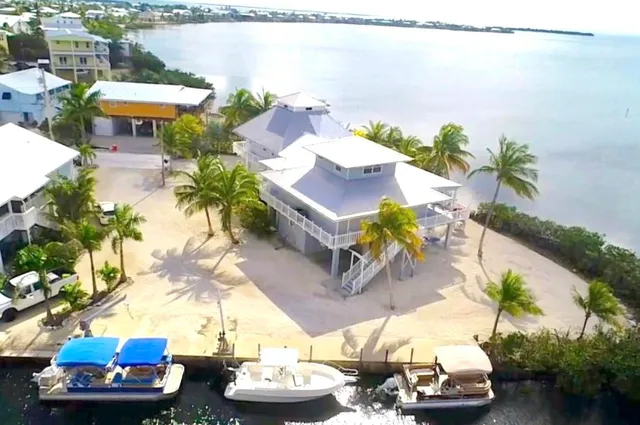 a picture of a table with chairs