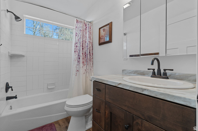 75 North 100th Street West Fillmore, UT 84631 - Photo 21 of 62 Full bath featuring shower / tub combo, vanity, and dark wood finished floors