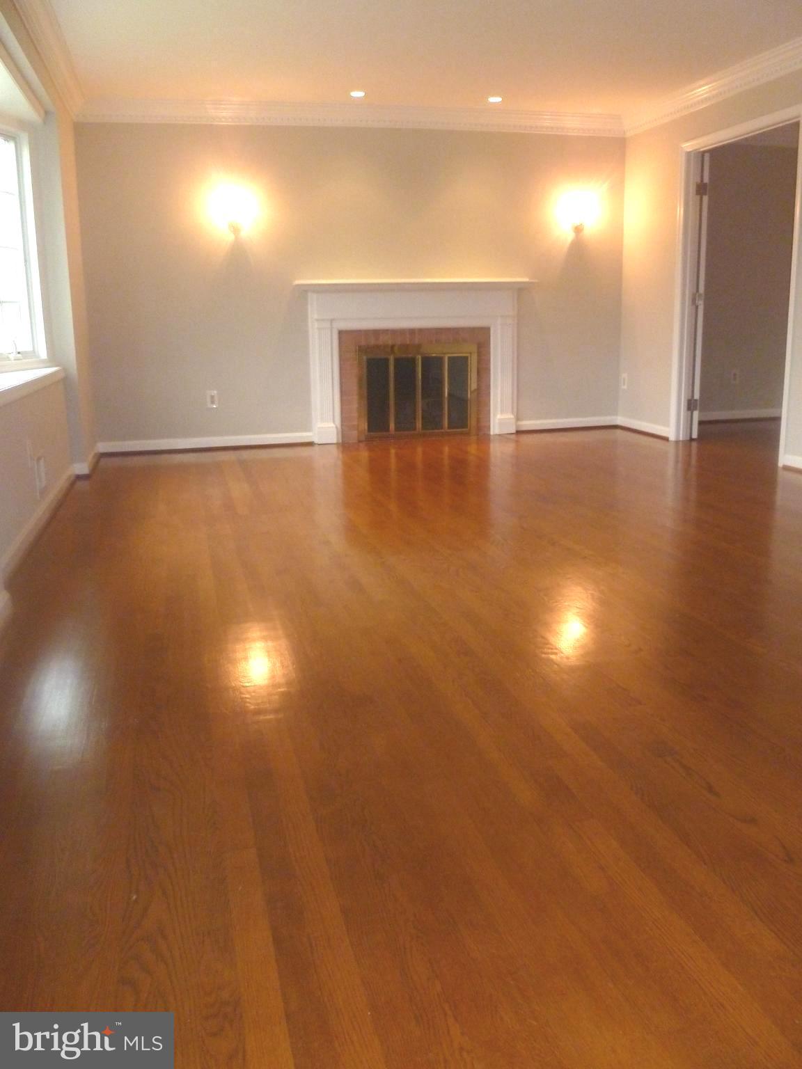 7115 Warbler Lane McLean, VA 22101 - Photo 4 of 28 Living Room