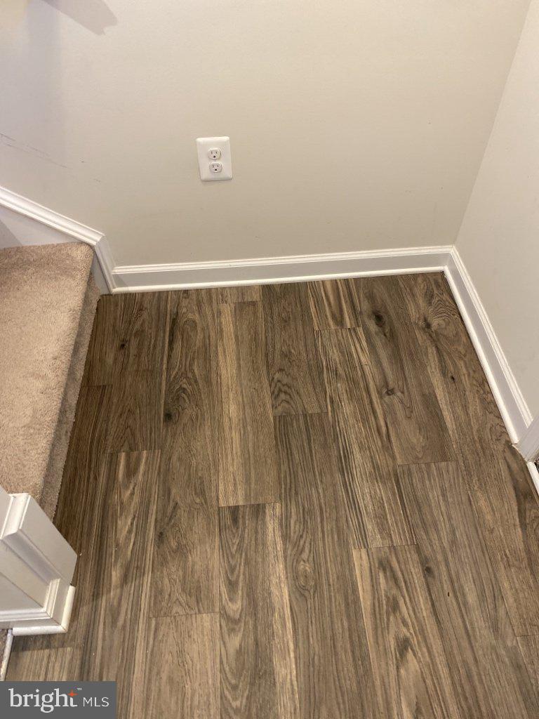 531 View Point Way Fredericksburg, VA 22405 - Photo 33 of 36 Elegant wood flooring in a cozy nook.