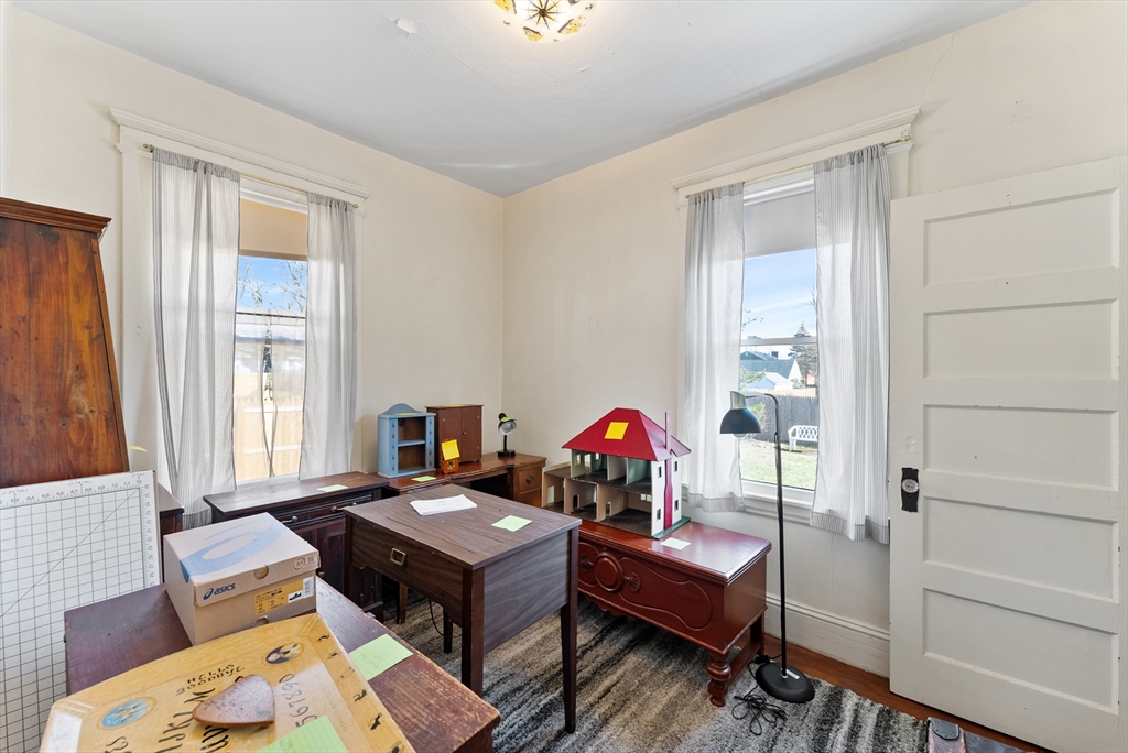 33 Taber Street Springfield, MA 01118 - Photo 13 of 36