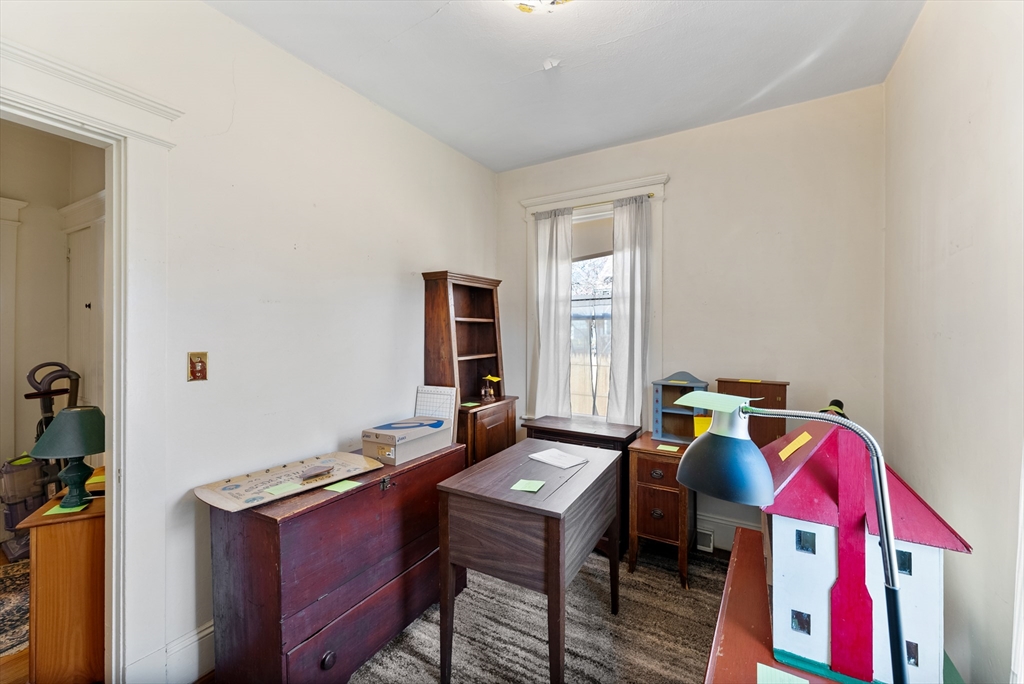 33 Taber Street Springfield, MA 01118 - Photo 14 of 36