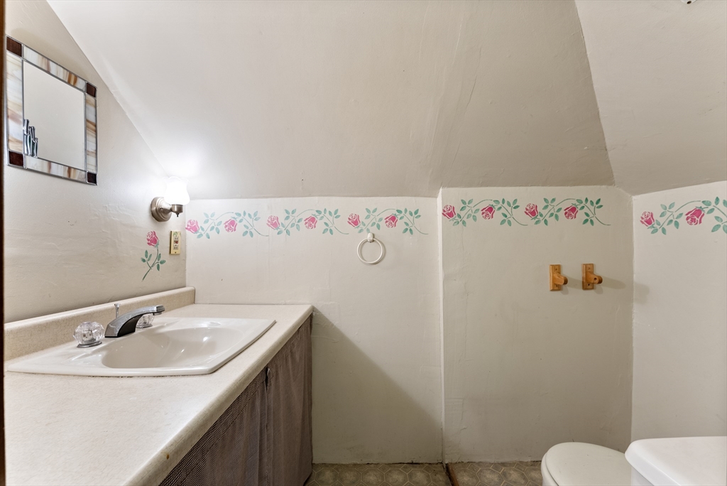 33 Taber Street Springfield, MA 01118 - Photo 15 of 36