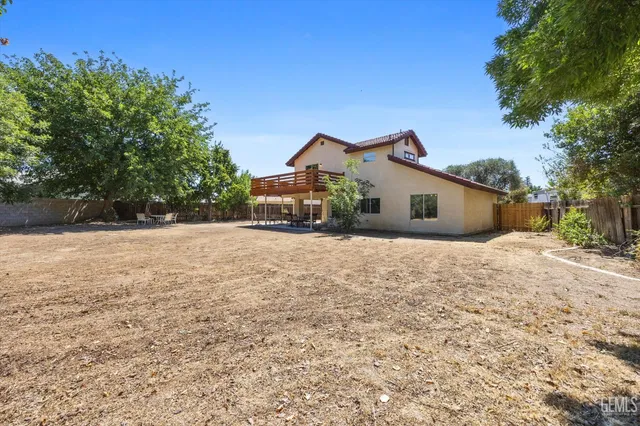 a view of house with a yard