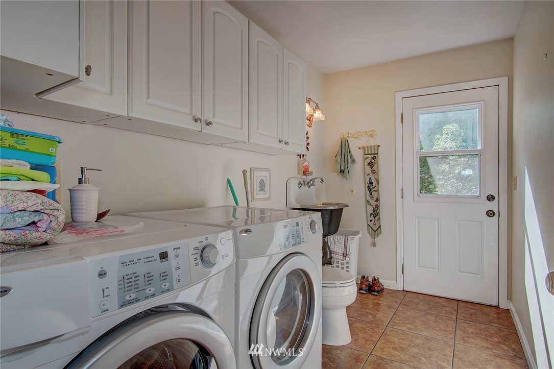 1027 Northwest Thompson Road Poulsbo, WA 98370 - Photo 15 of 39 Gallery Image 15