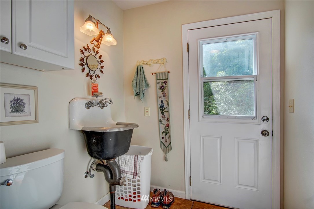 1027 Northwest Thompson Road Poulsbo, WA 98370 - Photo 16 of 39 Gallery Image 16