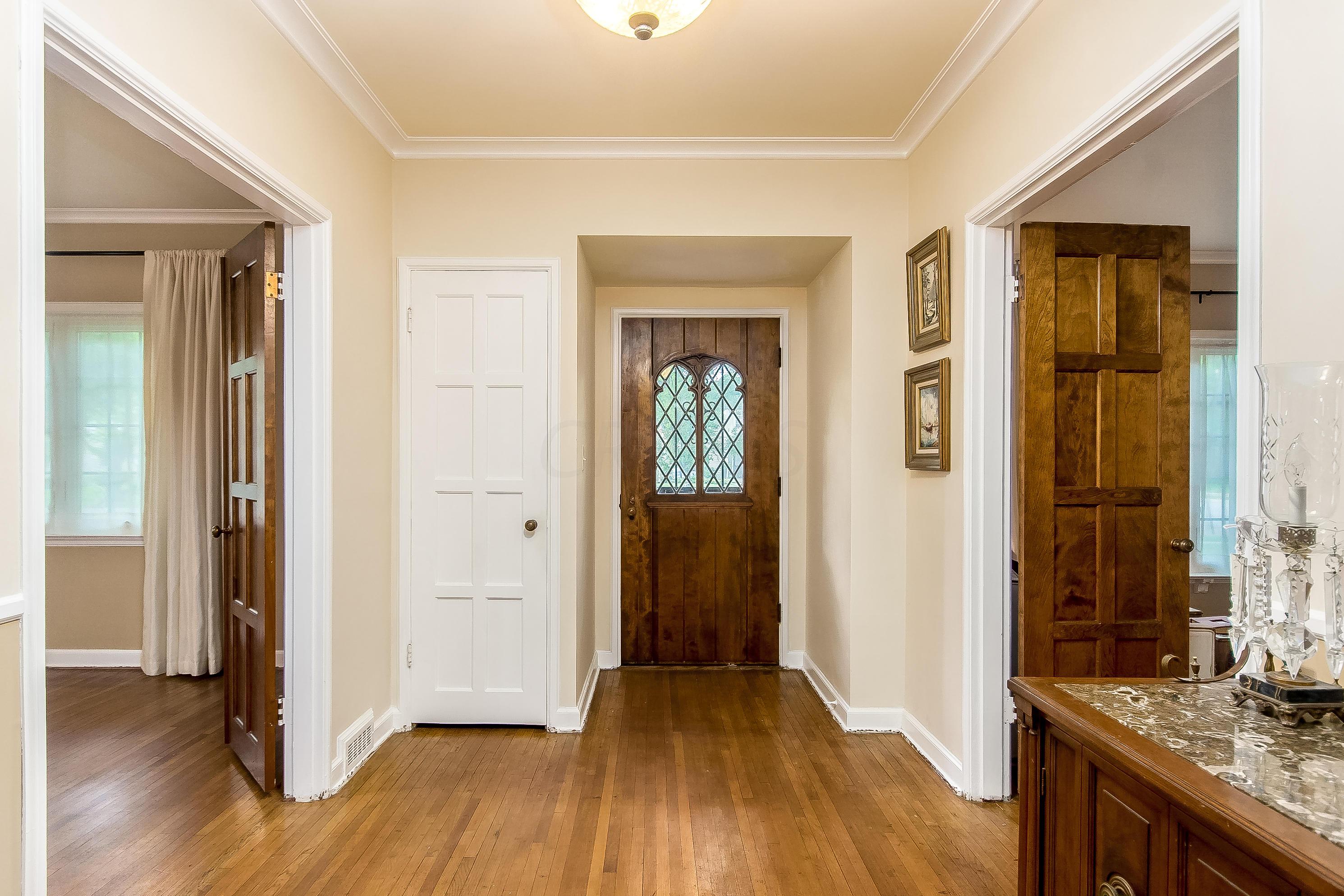 2704 Bexley Park Road Columbus, OH 43209 - Photo 4 of 56