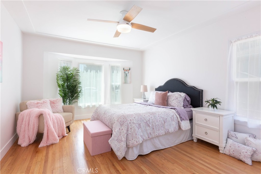 4907 East Arbor Road Long Beach, CA 90808 - Photo 20 of 47 Spacious bedroom w/tray ceiling and large bay window
