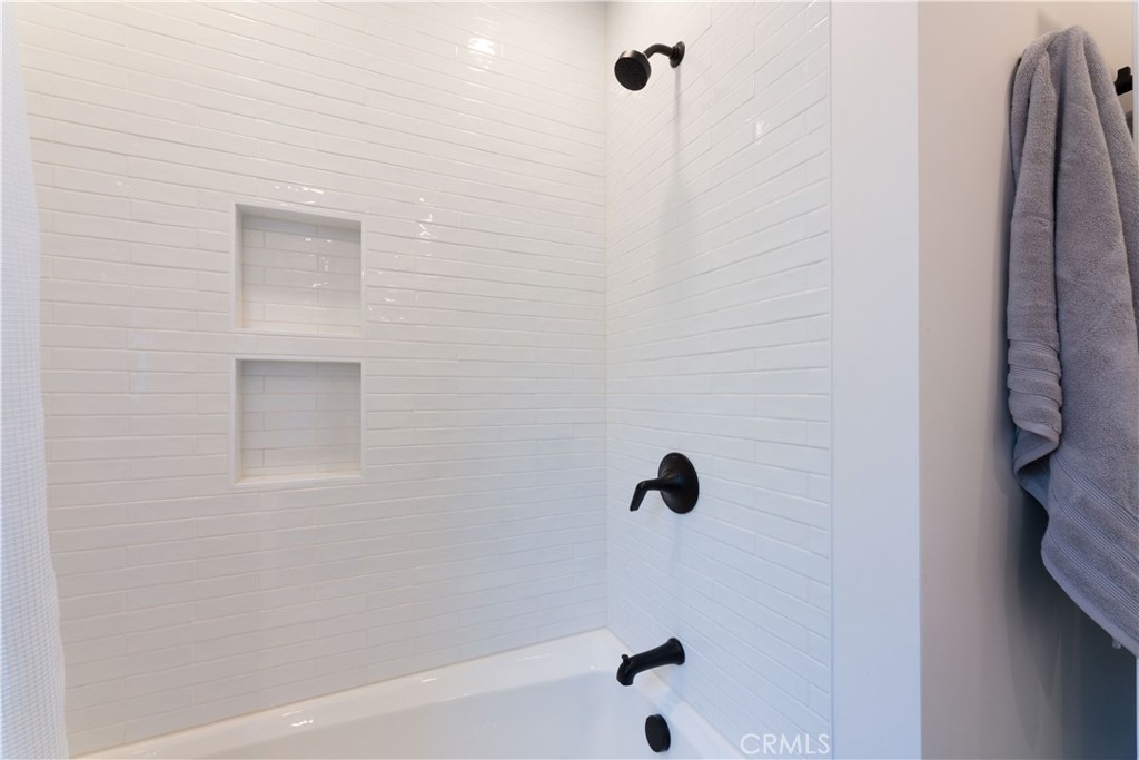 4907 East Arbor Road Long Beach, CA 90808 - Photo 26 of 47 Beautiful subway tile