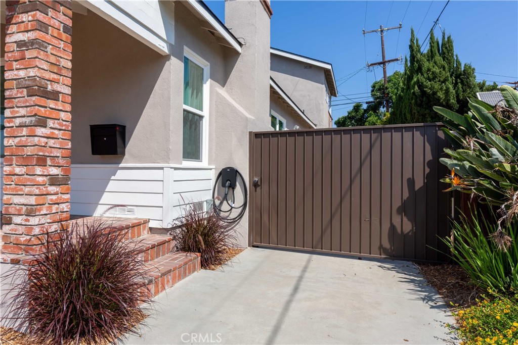 4907 East Arbor Road Long Beach, CA 90808 - Photo 3 of 47 Automatic gate for easy access to long driveway