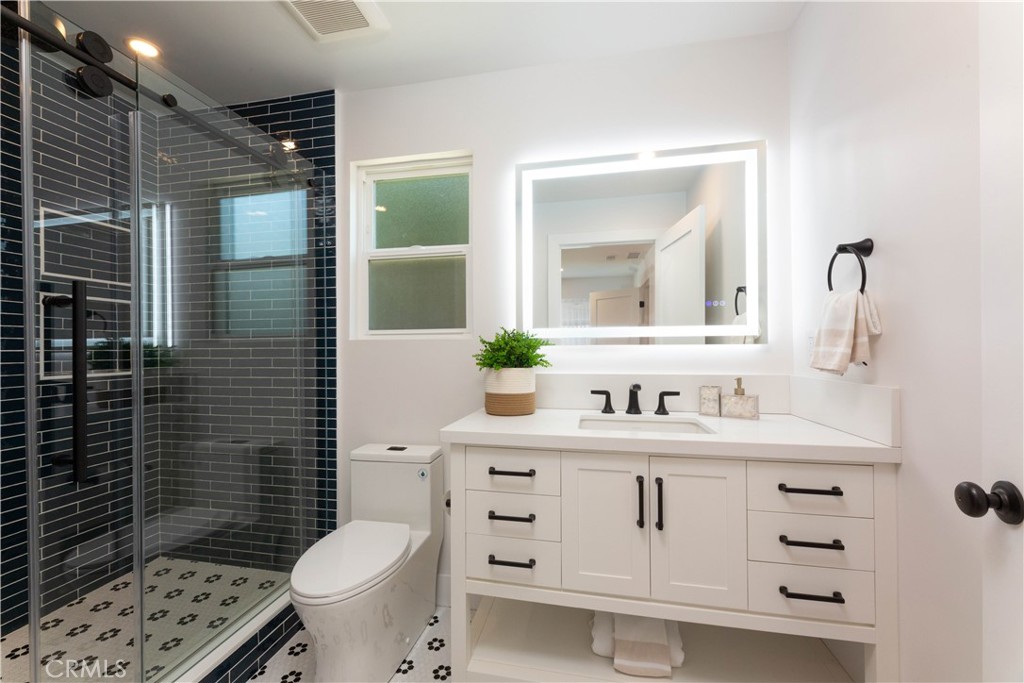 4907 East Arbor Road Long Beach, CA 90808 - Photo 31 of 47 Primary bathroom