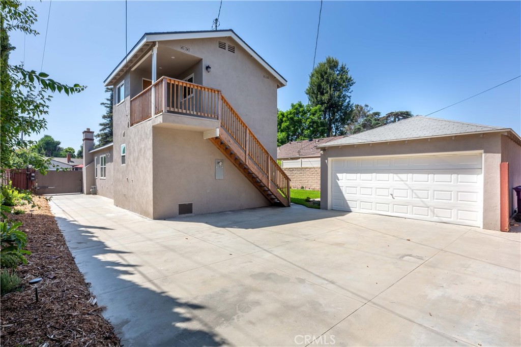 4907 East Arbor Road Long Beach, CA 90808 - Photo 33 of 47 Lot's of space for parking all your toys