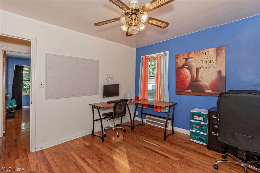 5659 Shawnee Road Lyndhurst, OH 44124 - Photo 12 of 33 1st floor bedroom