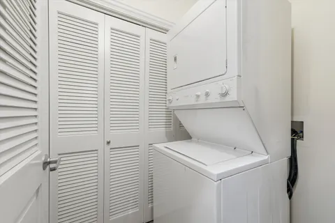 $400,000 | 832 West 36th Street, Unit 4, Chicago, IL 60609