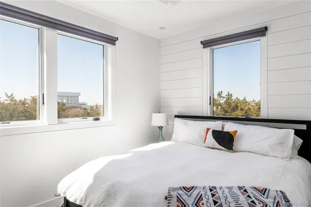 $7,500 | 44 Island Walk, Ocean Beach, NY 11770