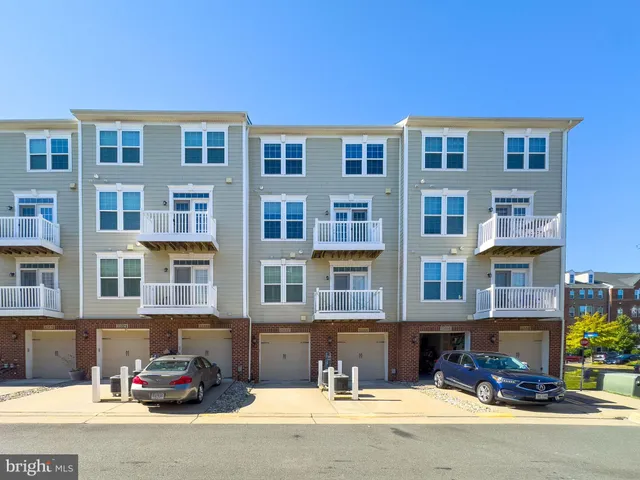 $595,000 | 13682 Endeavour Drive, Unit 19D, Herndon, VA 20171