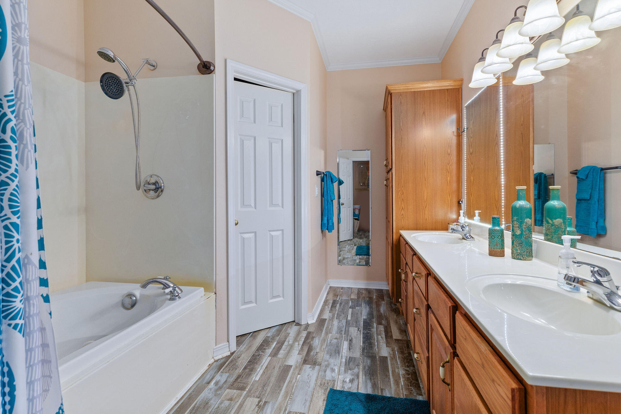299 River Point Road Hollister, MO 65672 - Photo 17 of 34 Master Bath