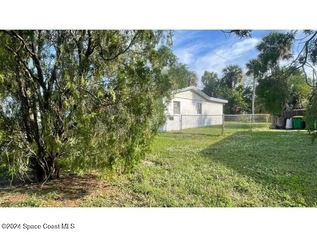 a black and white photo of a house